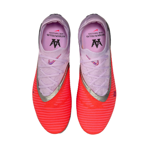 Top-down view of coral and lavender Nike soccer cleats. The lavender insoles feature "Alexia Putellas" text and a stylized logo.