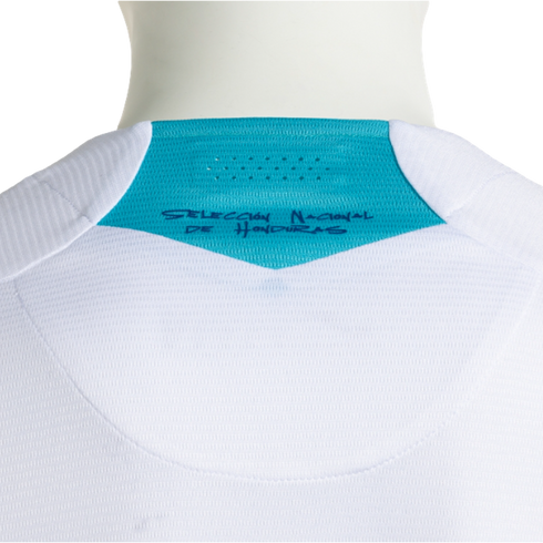 A close-up of the back of a white textured sports jersey, featuring a bright turquoise triangular panel at the nape of the neck. The panel contains small ventilation holes and dark blue handwritten-style text that reads "SELECCIÓN NACIONAL DE HONDURAS."