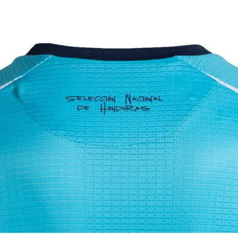 A close-up of the upper back of a cyan textured jersey, showing the dark blue text "SELECCIÓN NACIONAL DE HONDURAS" printed in a stylized font below a navy blue collar.
